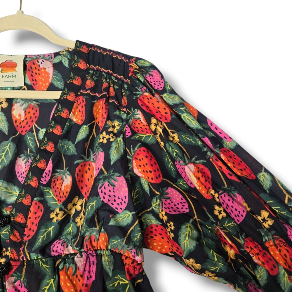 Farm Rio Lady Strawberry Blouse Size Medium - Picture 5 of 16